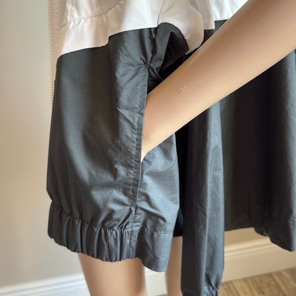 Nike Women's Windbreaker Jacket - Picture 4 of 6